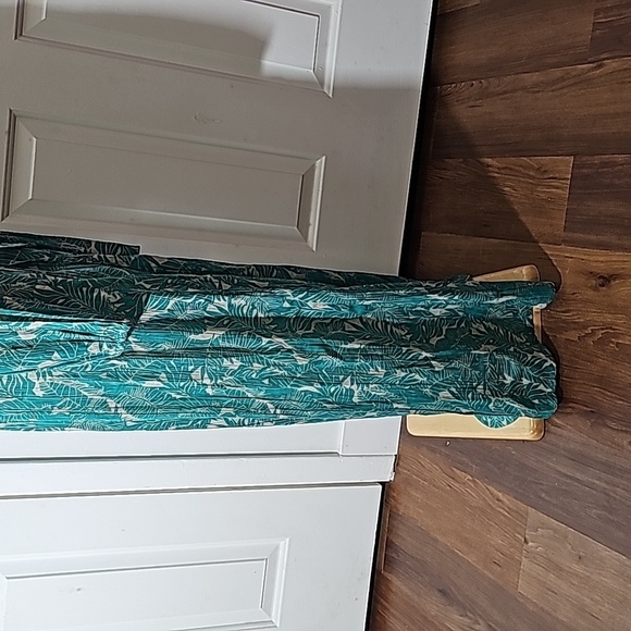 BOOHOO, Long lovely robe or street wear.‎ Green/blue. Size medium. - Picture 5 of 12